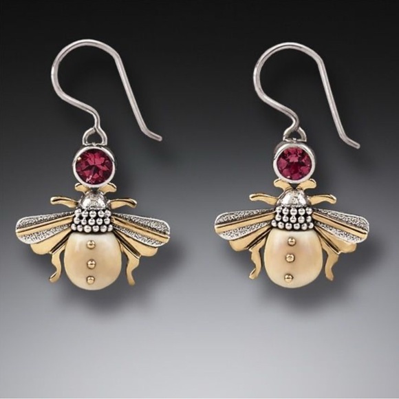 zealandia Jewelry - Zealandia's award winning silver bee 925 earrings